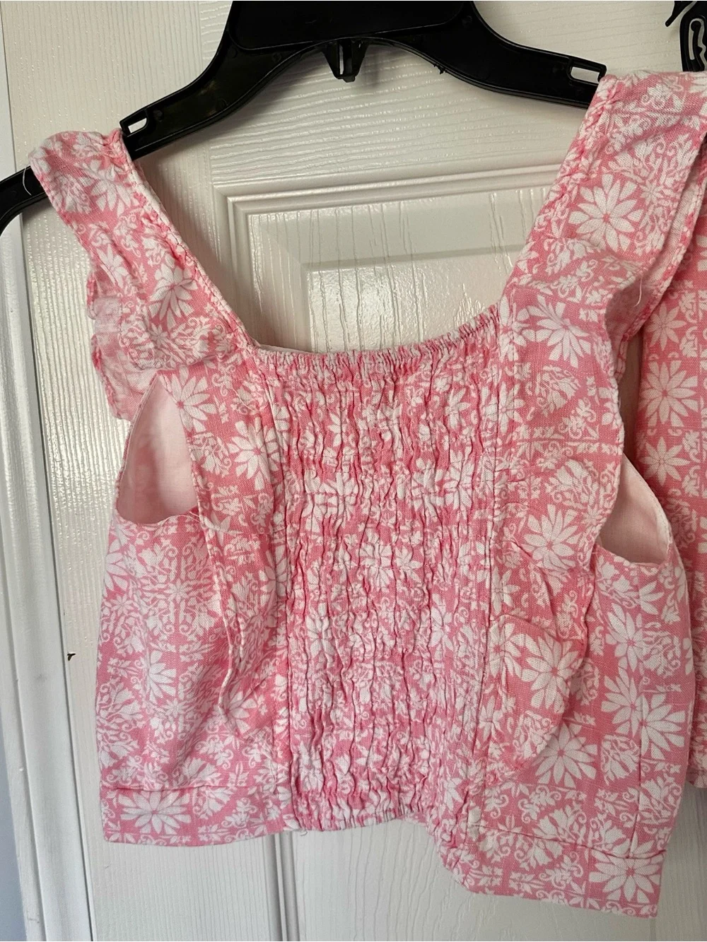 Between 10 Pink Floral Two-Piece crop top and shorts Set, lined shorts - Picture 9 of 9